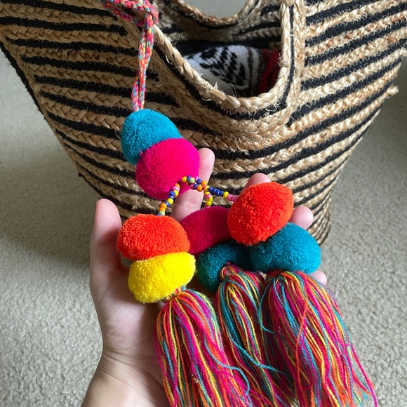 (SOLD) Oversized Beach Bag Stripe Woven Straw Tote Bag Summer Black Tan Jute - Picture 3 of 8